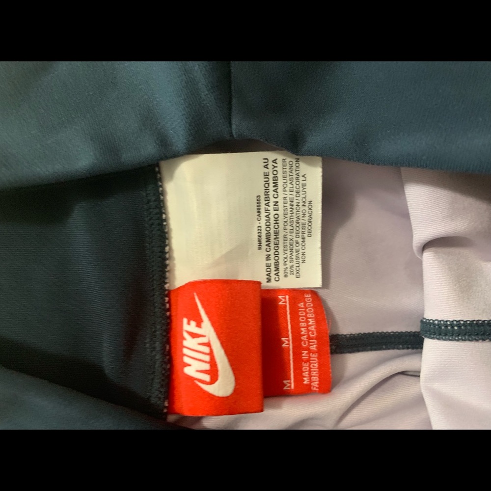 Nike girl leggings size medium